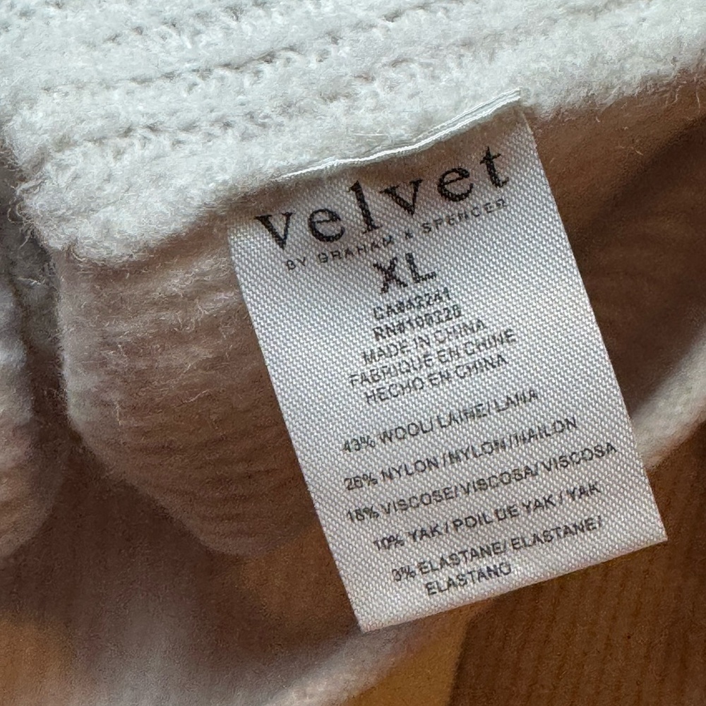 Velvet by Graham & Spencer Women’s Pale Lavender Crew Neck Sweater - Picture 7 of 7